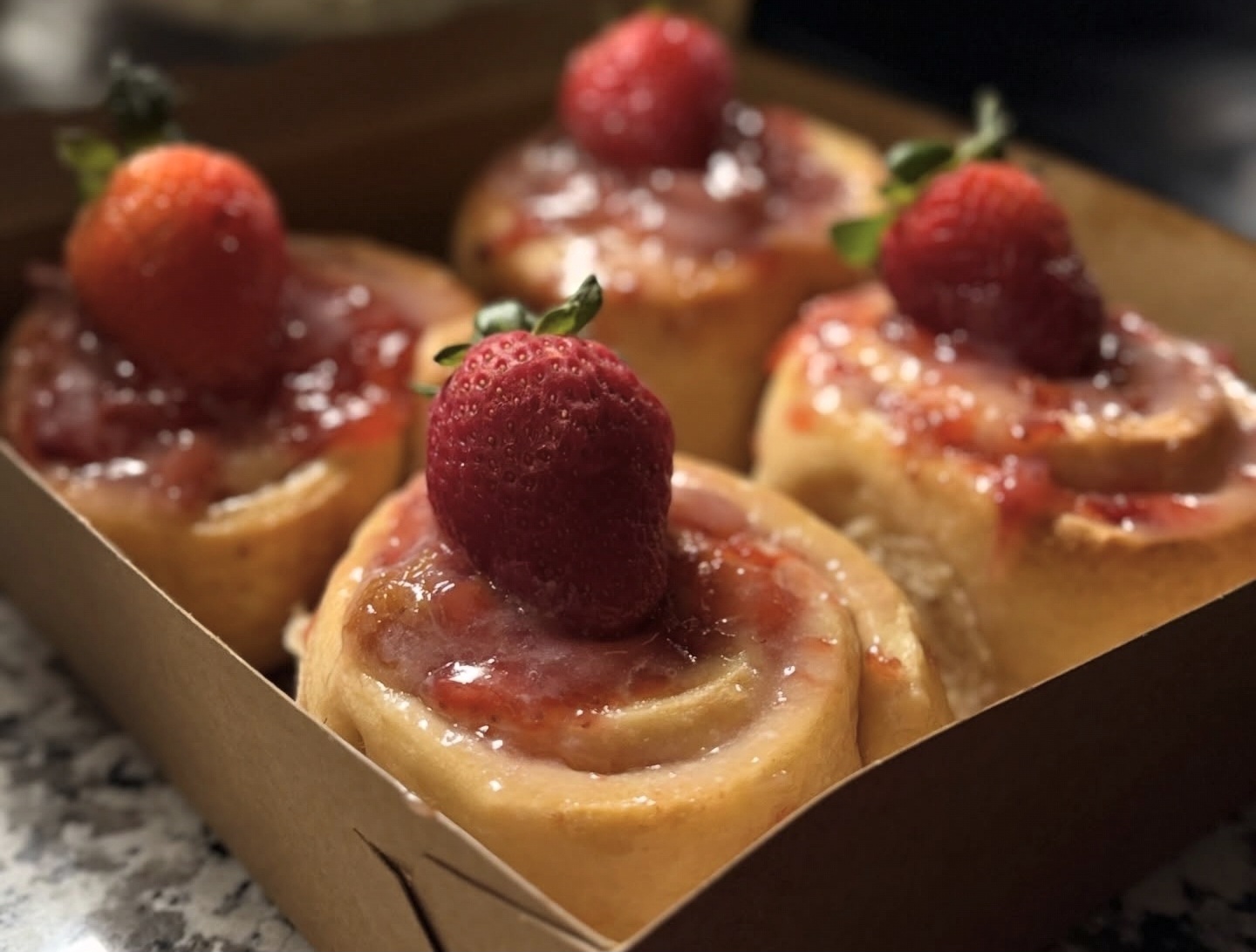 strawberry cinnamon rolls